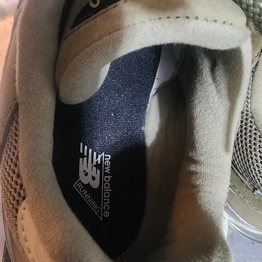 New Balance 9060 Green Sneakers - Picture 3 of 9